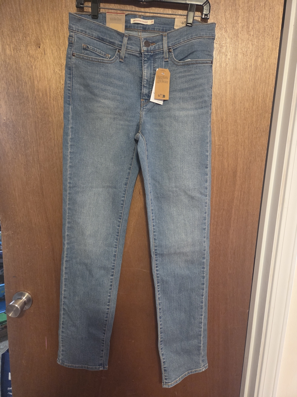 NWT Levi's Women's Jeans in Light Blue Denim Sz 8.. 314 Shaping Straight